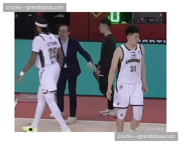 吉林防守端利用辽宁失误 多次打出快攻反击掌握主动权